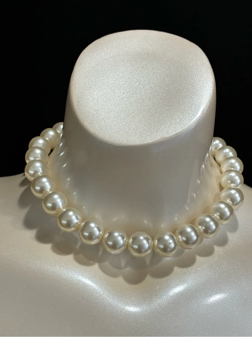 Classic Pearl Necklace - Cream Pearlescent Beads